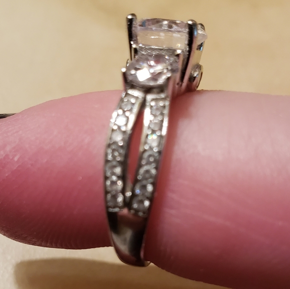 2 tcw Sterling Silver Past, Present, Future ring - Picture 7 of 16